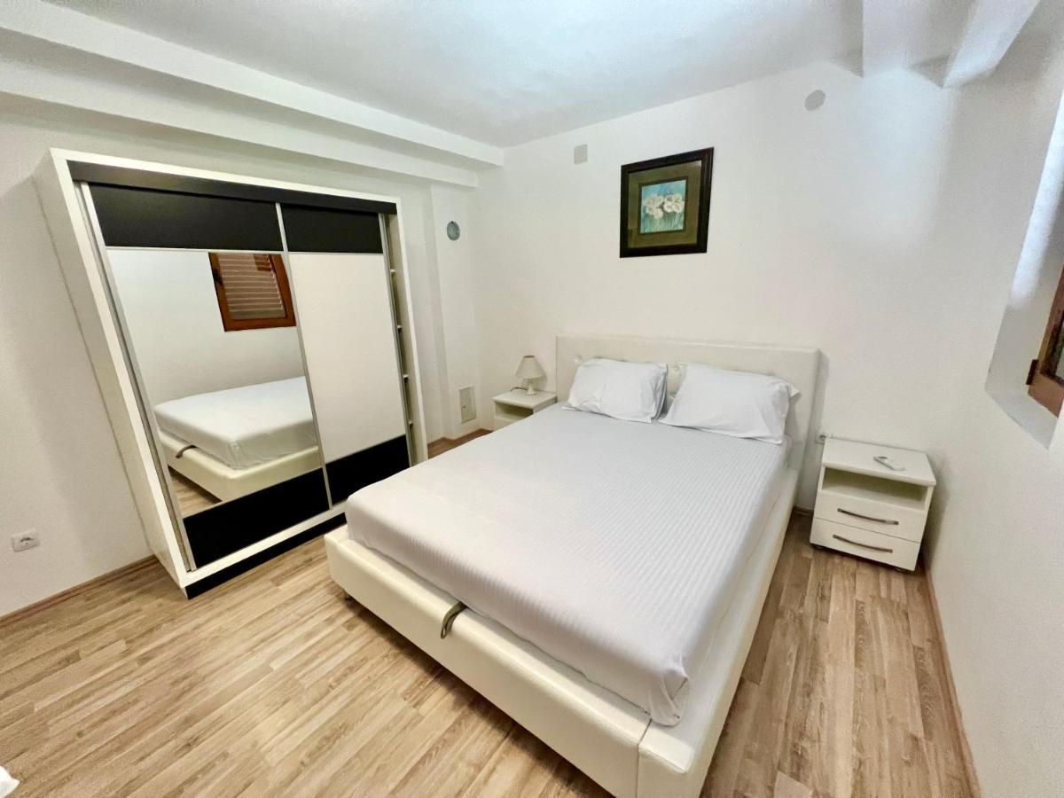Apartments Family Tivat Extérieur photo