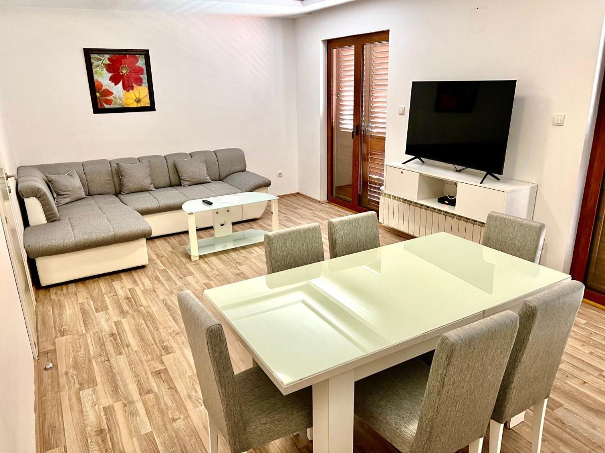 Apartments Family Tivat Extérieur photo