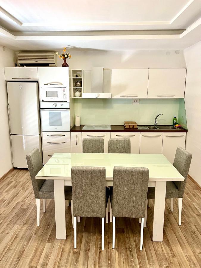 Apartments Family Tivat Extérieur photo